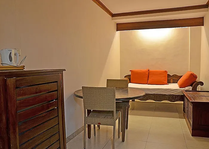 Adi Hotel 3*