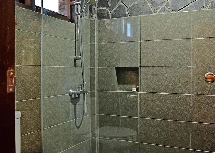 Adi Hotel
